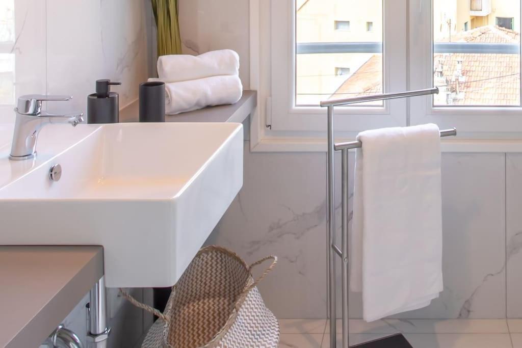 #24 Marie-Claire Suite Sea View/Balcony/Ac/5Min Port Villefranche-sur-Mer Exterior foto